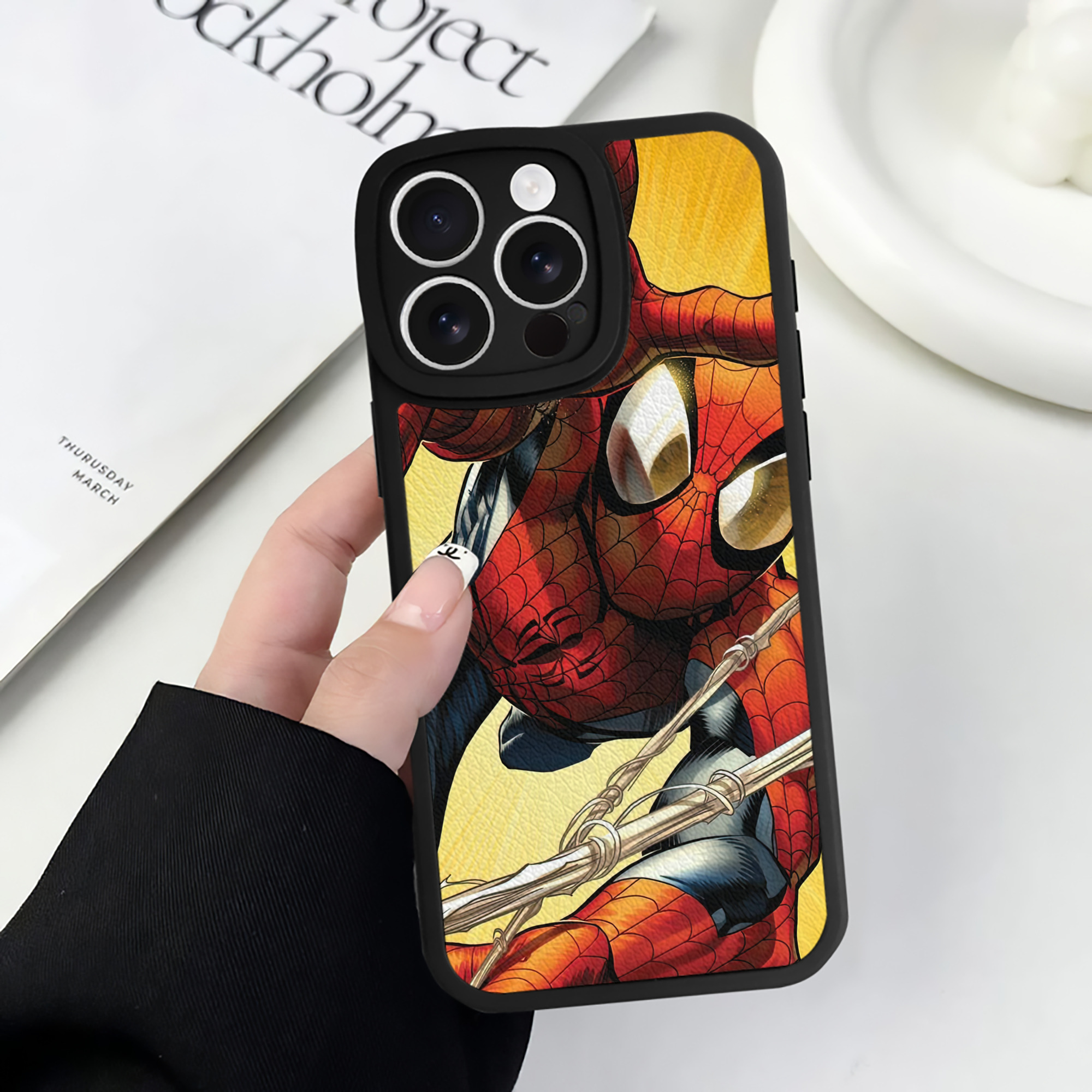 （画像用） Spider Man スパイダーマン 【iPhone 16シリーズ対応】シリコンスマホケース（レザー調） 材質：シリコン